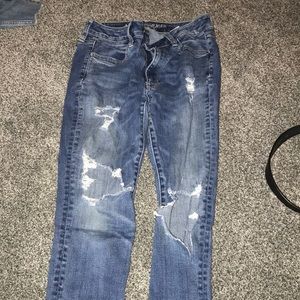 Super stretch ripped jeans